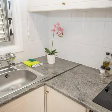 Estea - Rhea's Cozy 1 Bedroom Paphos